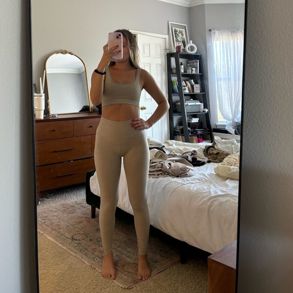 Cream workout set size small